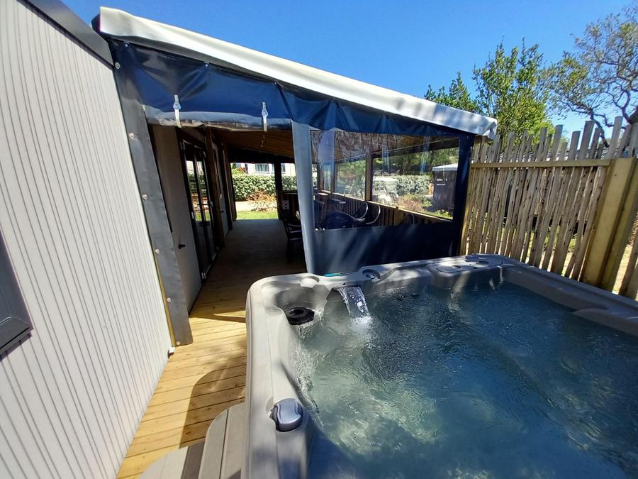 Mobilhome 8 personnes - Gamme Quattro Premium avec Jacuzzi 0