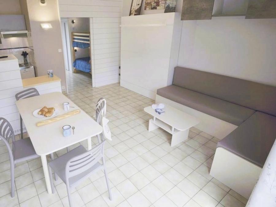 Studio 4 personnes - TV - PLANCHA 7