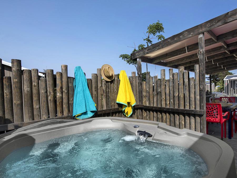 Mobilhome 6 personnes - Trio Premium 4 Pièces 6 Personnes Jacuzzi + Climatisé + TV 0