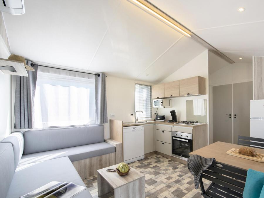Mobilhome 6 personnes - Trio Premium 4 Pièces 6 Personnes Jacuzzi + Climatisé + TV 2
