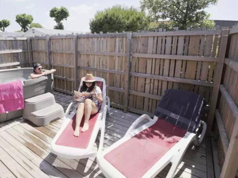 Mobilhome 4 personnes - Duo Premium 3 Pièces 4 Personnes Jacuzzi + Climatisé + TV 1