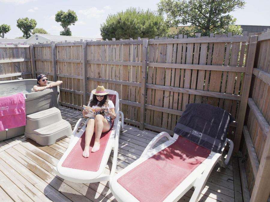 Mobilhome 8 personnes - Quattro Premium 5 Pièces 8 Personnes Jacuzzi + Climatisé + TV 0