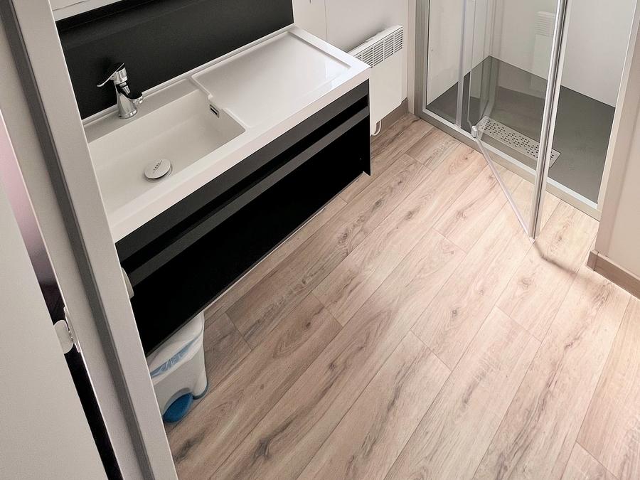 Mobilhome 4 personnes - Living Confort 27m² 2 chambres + terrasse couverte intégrée + climatisation + TV 7