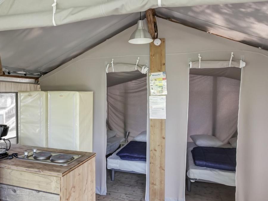 Tente en toile et en bois 4 personnes - Cabane Lodge sur pilotis STANDARD 34m² (2 chambres) dont terrasse couverte 11m² - sans sanitaires | 4 personnes 1