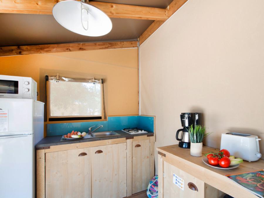 Tente en toile et en bois 6 personnes - Ecolodge Cotton toilée CONFORT 35m² (3 chambres) - dont terrasse couverte de 11m² + TV | 6 personnes 3