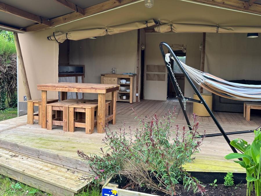 Tente en toile et en bois 6 personnes - Ecolodge Cotton toilée CONFORT 35m² (3 chambres) - dont terrasse couverte de 11m² + TV | 6 personnes 0