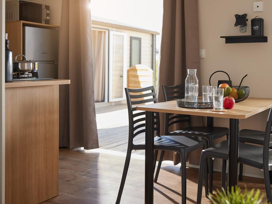 Mobilhome 4 personnes - Homeflower PREMIUM PLUS 29m² (2 chambres) + lits faits à l'arrivée et ménage | 4 personnes 4