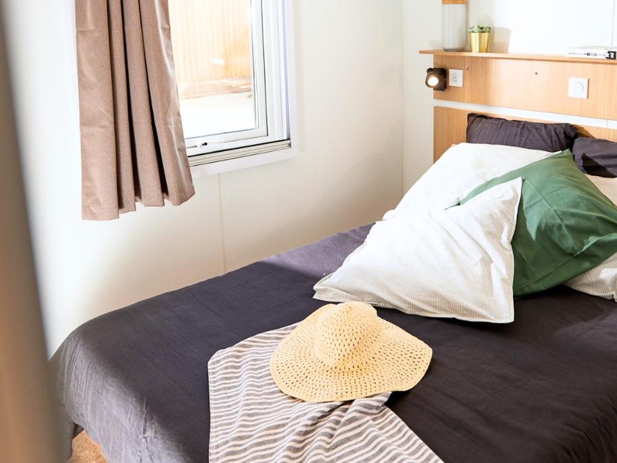 Mobilhome 6 personnes - NEW // Homeflower Premium CLIM 35m² (3 chambres) + terrasse semi-couverte + TV + draps + serviettes 6 pers. 6