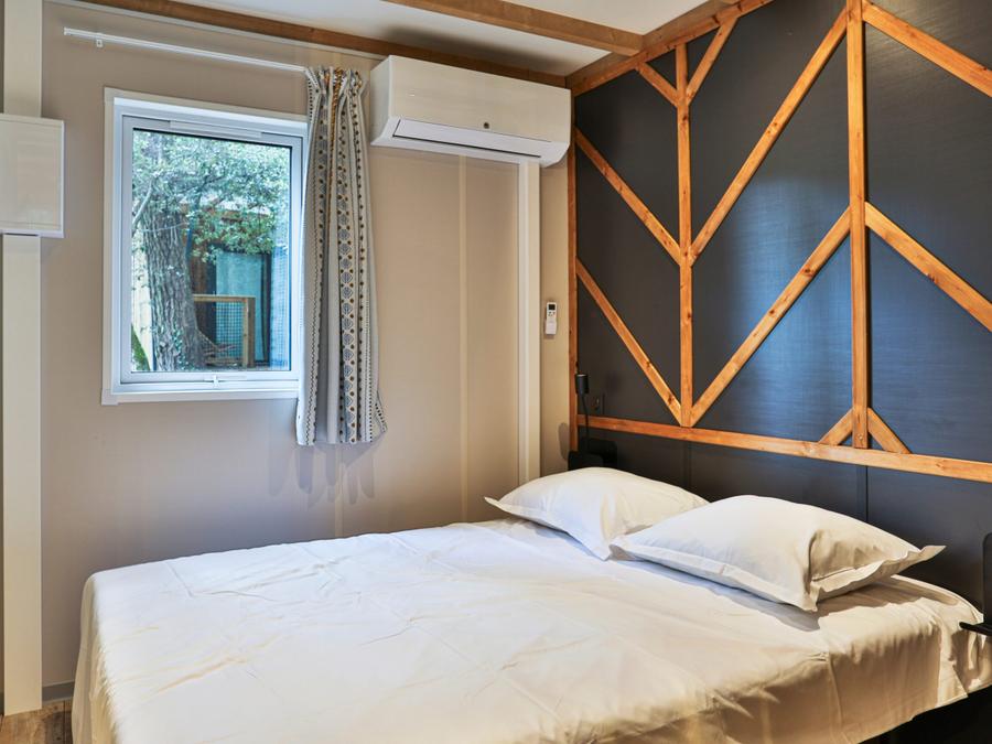 Chalet 2 personnes - Bois Premium 16m² - 1 chambre + terrasse couverte 8m² + TV + CLIM 2