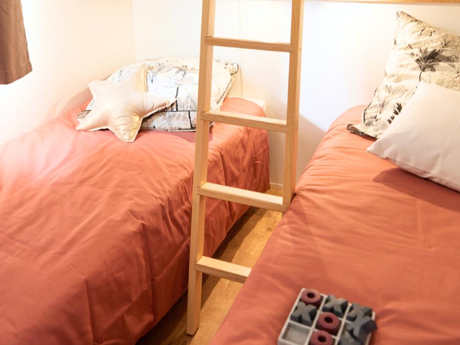 Mobilhome 4 personnes - NEW // Homeflower Premium CLIM 29m² (2 chambres) + terrasse semi-couverte + TV + draps + serviettes 4 pers. 7