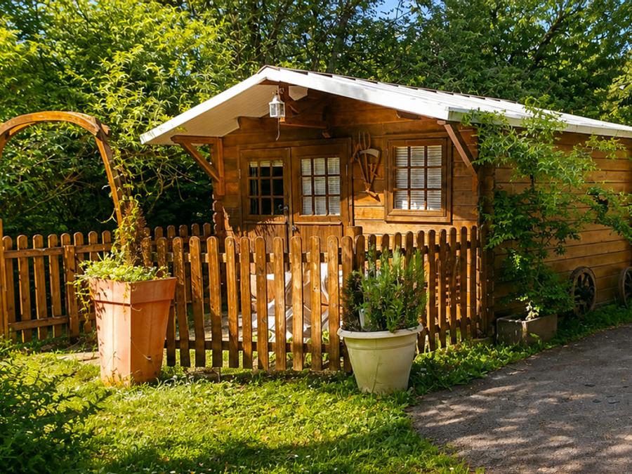 Chalet 2 personnes - Petit Chalet bois dortoir (sans cuisine, ni eau) 0