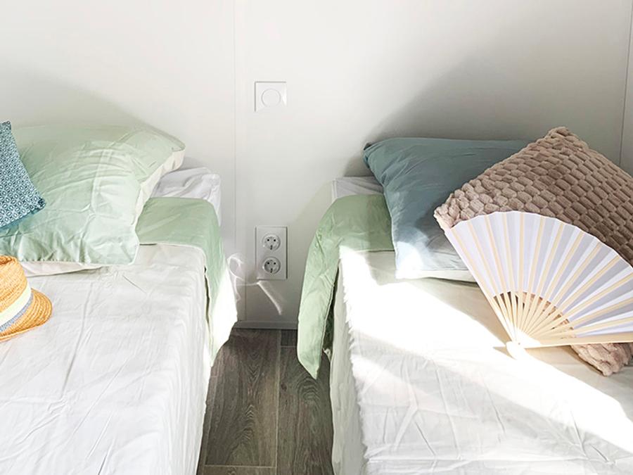 Mobilhome 4 personnes - PREMIUM 30m² - 2 chambres - TV - lave-vaisselle - climatisation - terrasse 12