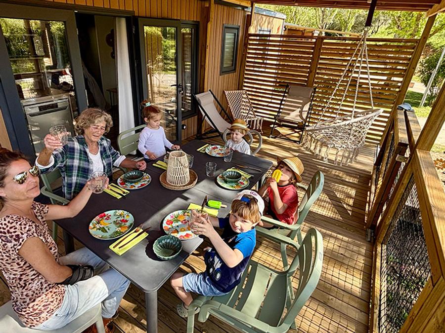 Mobilhome 6 personnes - PREMIUM 32m² - 3 chambres - TV - lave-vaisselle - climatisation - terrasse 3