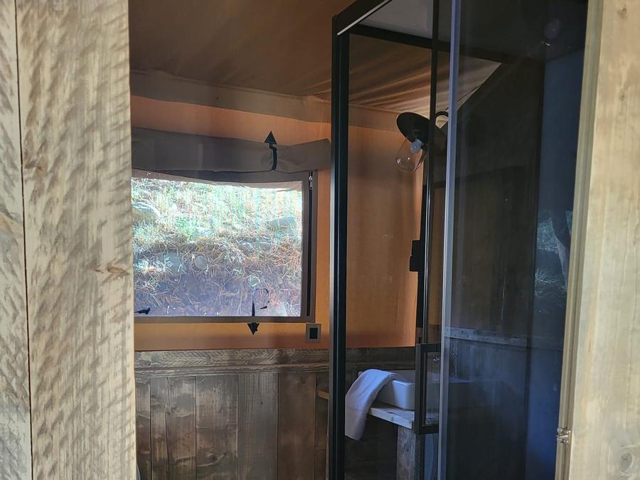 Tente en toile et en bois 4 personnes - Glamping Lodge PREMIUM RIVER 27m² - 2 chambres - TV - clim - terrasse couverte - vue rivière 10