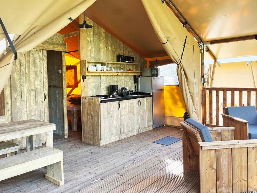 Tente en toile et en bois 4 personnes - Glamping Lodge PREMIUM RIVER 27m² - 2 chambres - TV - clim - terrasse couverte - vue rivière 9
