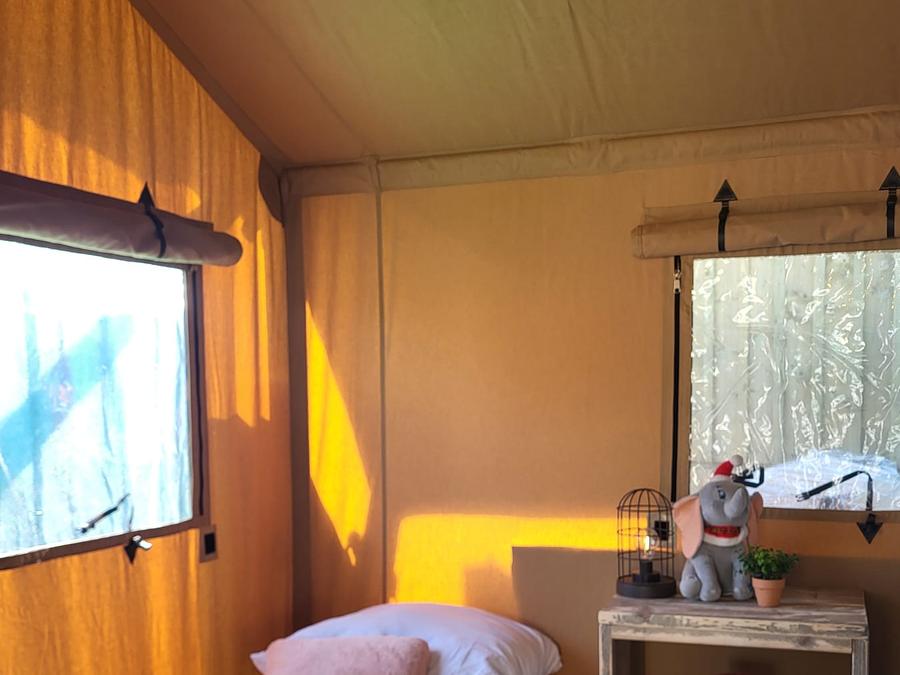 Tente en toile et en bois 4 personnes - Glamping Lodge PREMIUM 34m² - 2 chambres - TV - climatisation - terrasse couverte 11