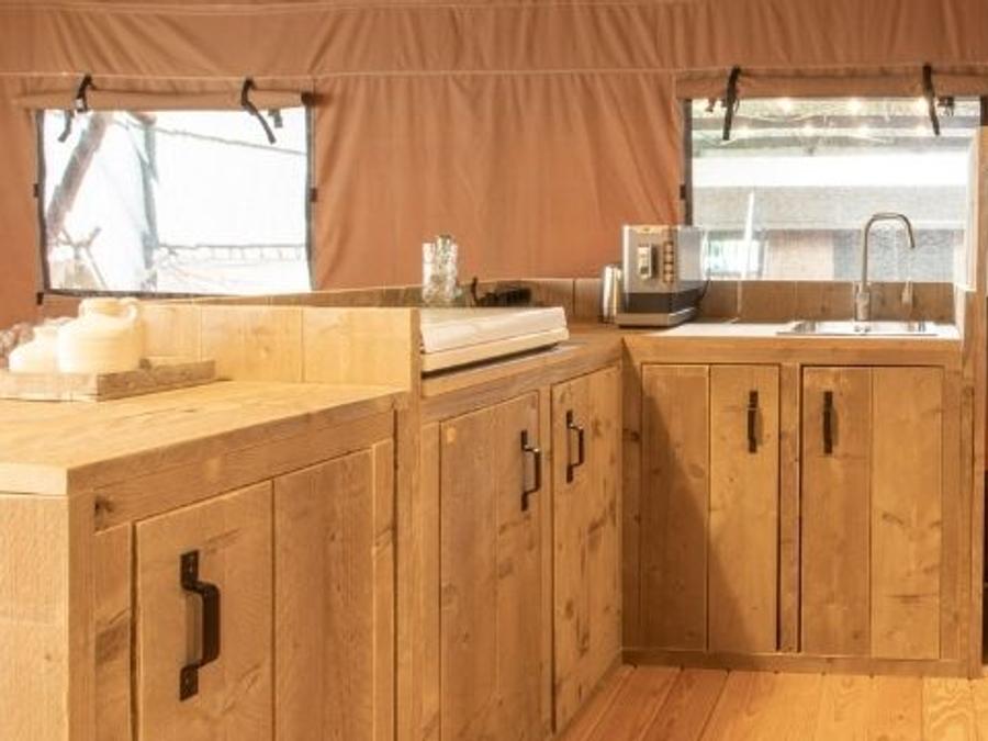 Lodge 6 personnes - Glamping Lodge PREMIUM RIVER 38m² - 3 chambres - TV - clim - terrasse couverte - vue rivière 1
