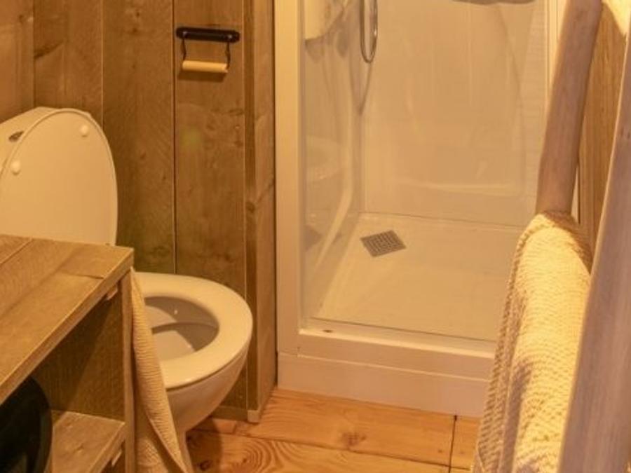 Lodge 6 personnes - Glamping Lodge PREMIUM RIVER 38m² - 3 chambres - TV - clim - terrasse couverte - vue rivière 4