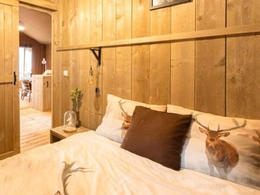 Lodge 6 personnes - Glamping Lodge PREMIUM RIVER 38m² - 3 chambres - TV - clim - terrasse couverte - vue rivière 2