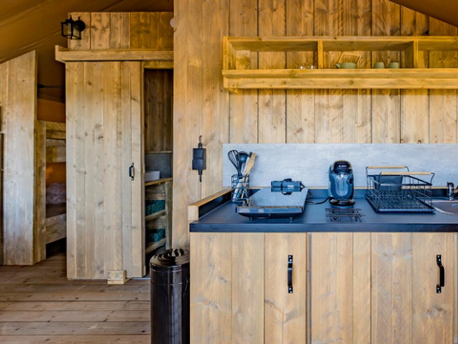 Tente en toile et en bois 4 personnes - Glamping Lodge PREMIUM RIVER 27m² - 2 chambres - TV - clim - terrasse couverte - vue rivière 5
