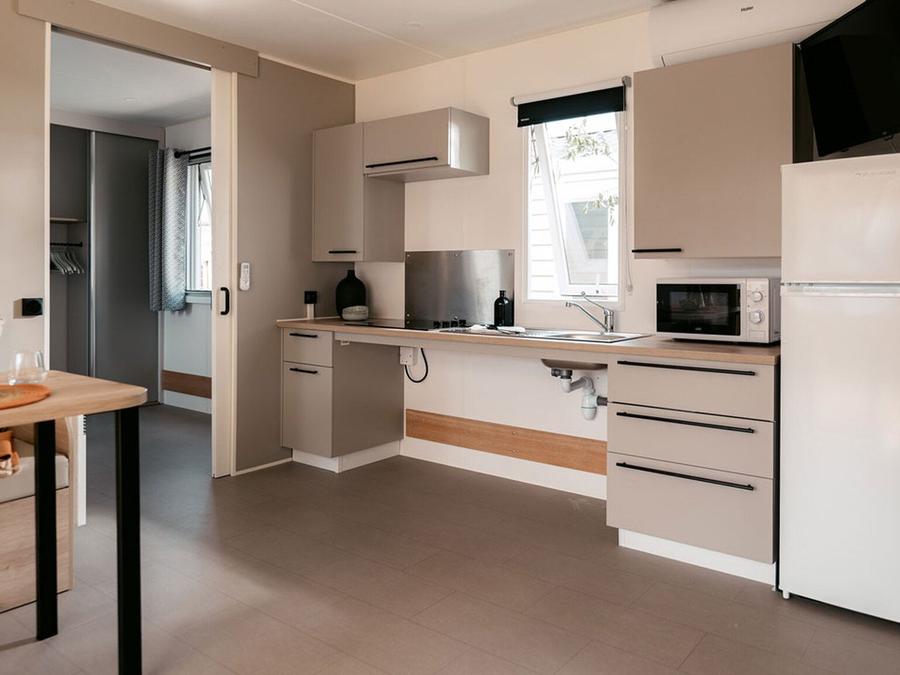 Mobilhome 4 personnes - Confort 27m² PMR 2 chambres dont terrasse + TV 10