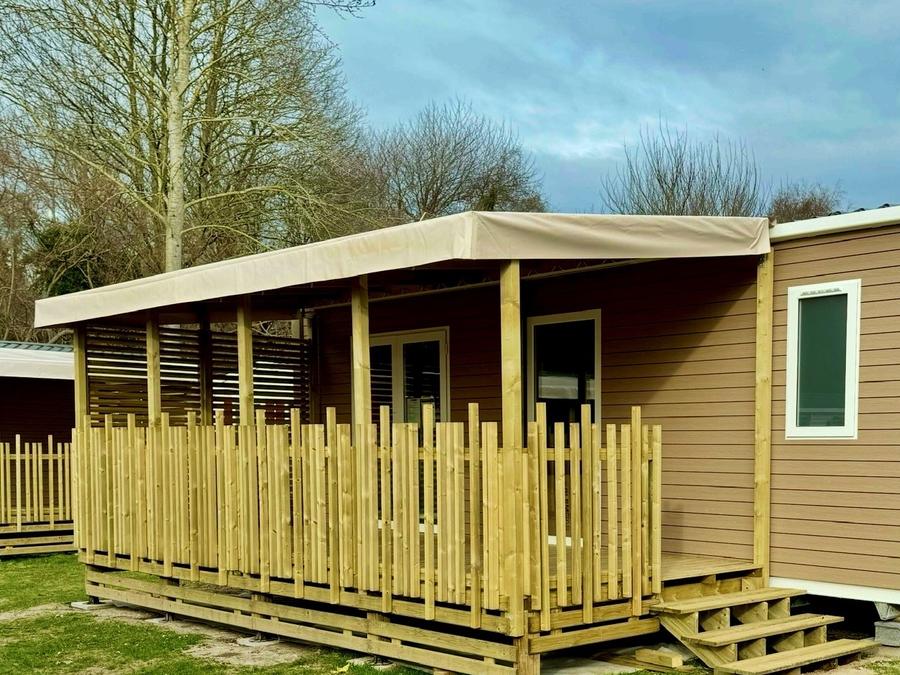 Mobilhome 4 personnes - Confort 32m² (2 chambres) dont terrasse couverte + TV + BBQ 0