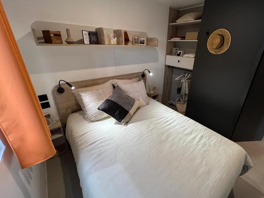 Mobilhome 4 personnes - Confort 32m² (2 chambres) dont terrasse couverte + TV + BBQ 3