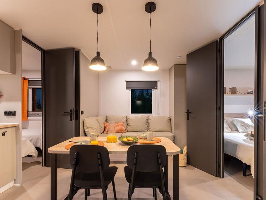 Mobilhome 4 personnes - Confort 32m² (2 chambres) dont terrasse couverte + TV + BBQ 8