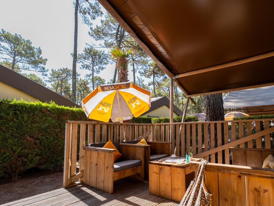 Tente en toile et en bois 8 personnes - ECOLUXE - 3 chambres 8