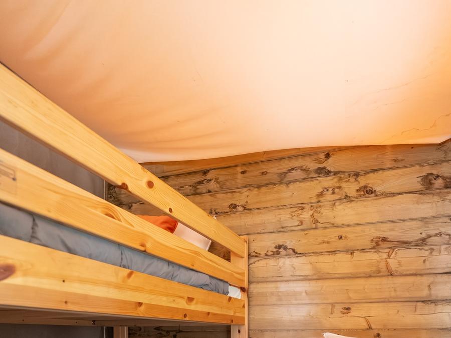 Tente en toile et en bois 5 personnes - CABANE sur pilotis 11