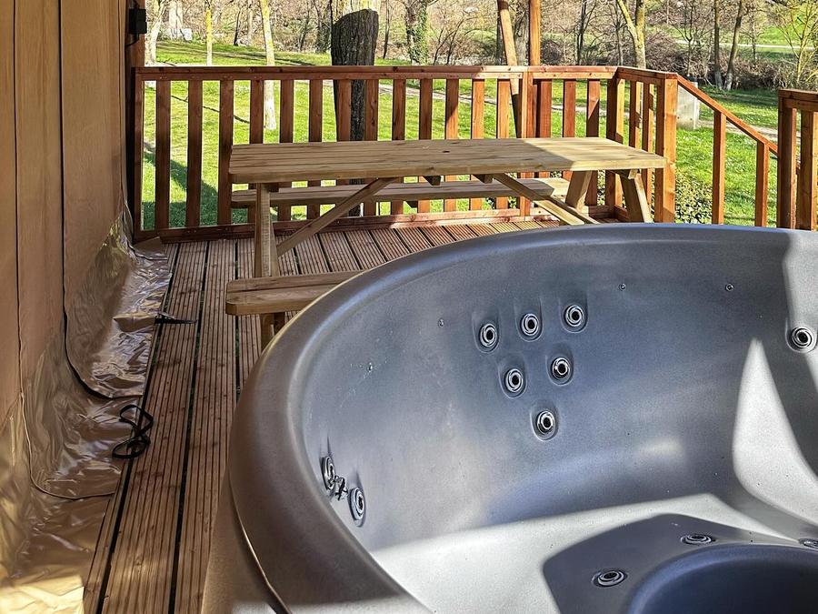 Tente en toile et en bois 4 personnes - Wood Lodge Premium Spa 9