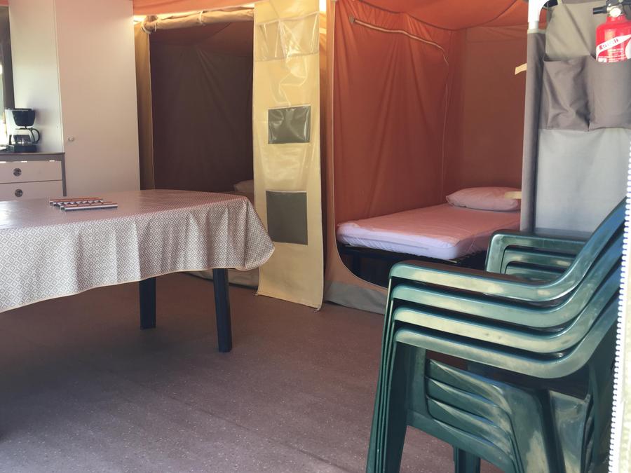 Bungalow toilé 4 personnes 2