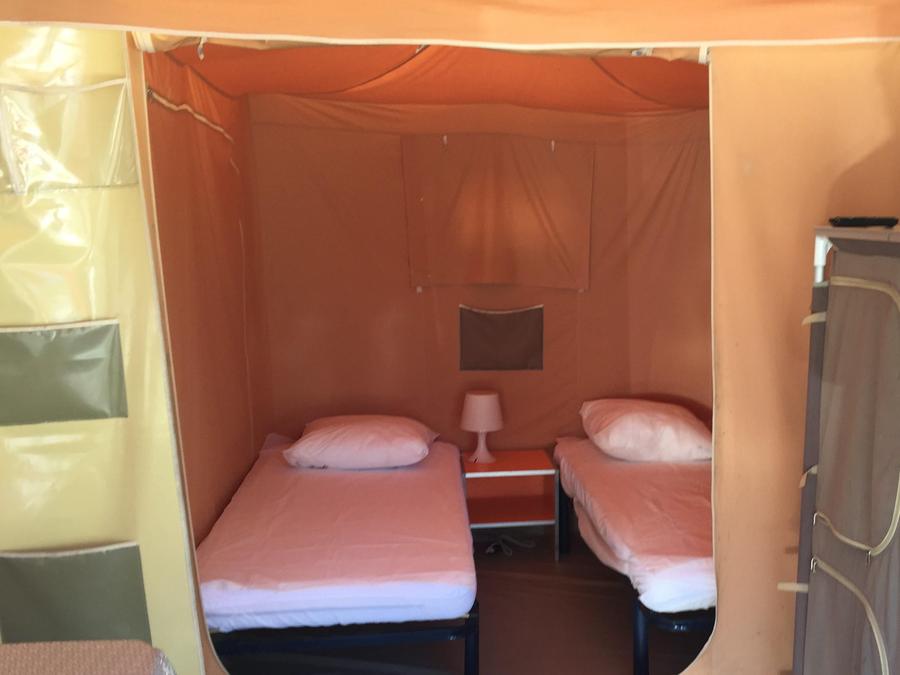 Bungalow toilé 4 personnes 4