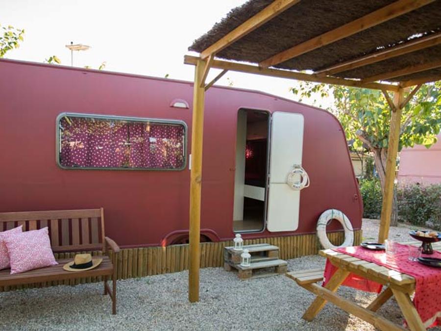 Caravane 4 personnes - Granate, sans sanitaires 0