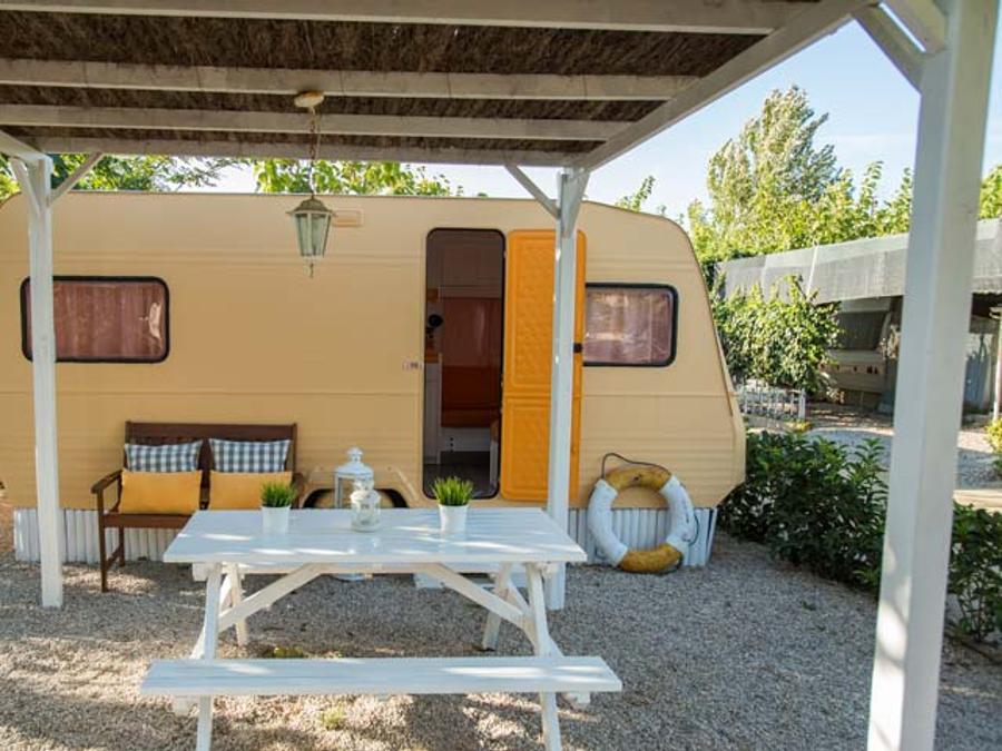 Caravane 4 personnes - NARANJA, sans sanitaires 0