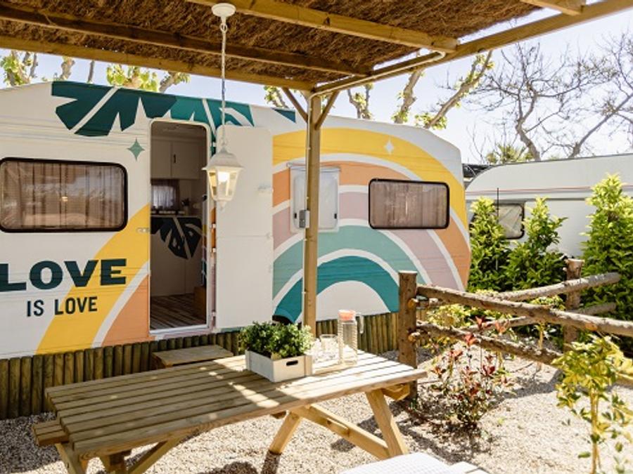 Caravane 4 personnes - 37 RAINBOW sans sanitaires 0