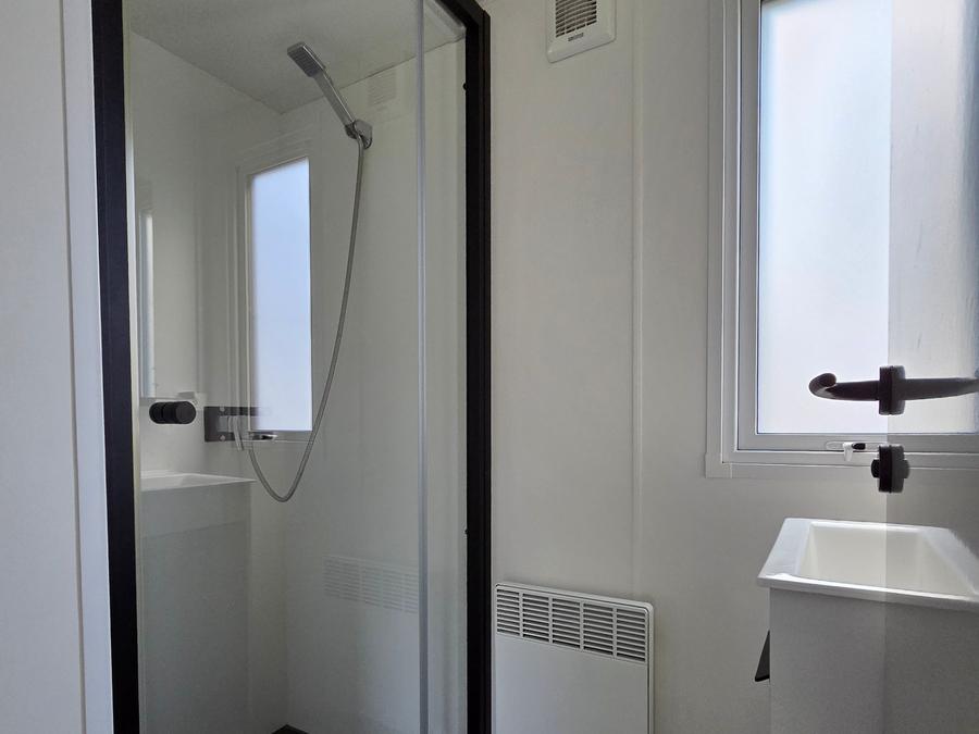 Mobilhome 4 personnes - Nirvana Duo 33m² 2 salles d'eau/terrasse semi couverte. 13