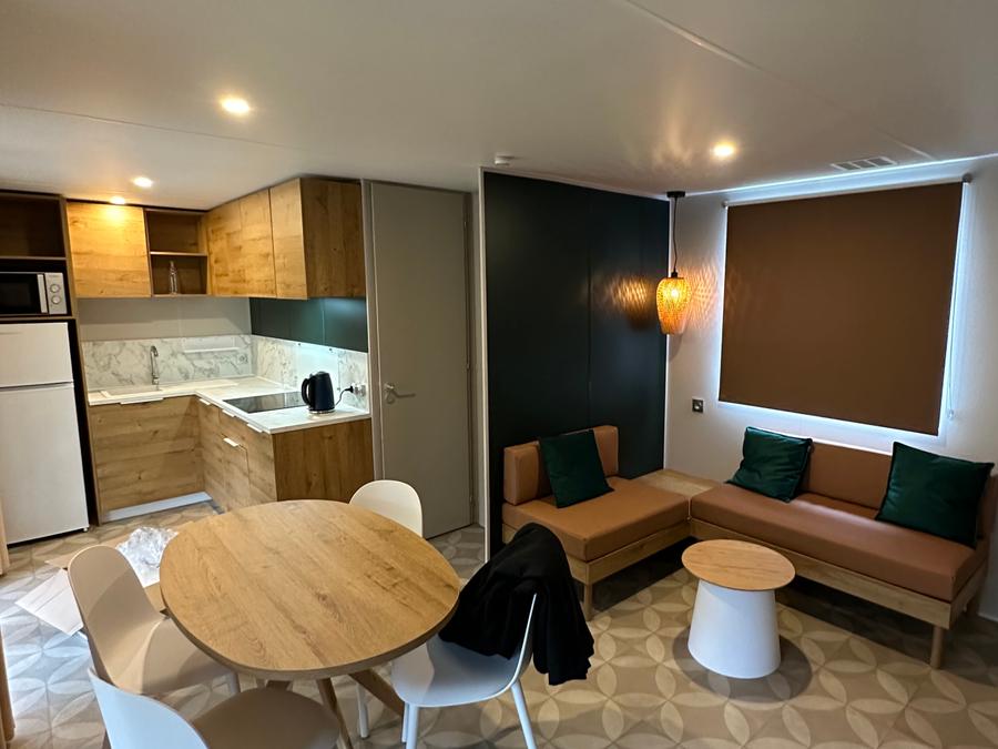 Mobilhome 4 personnes - Cottage Mahaut Prestige - 32m² - 2 chambres, salle d'eau XXL, Raffinement et modernité 3