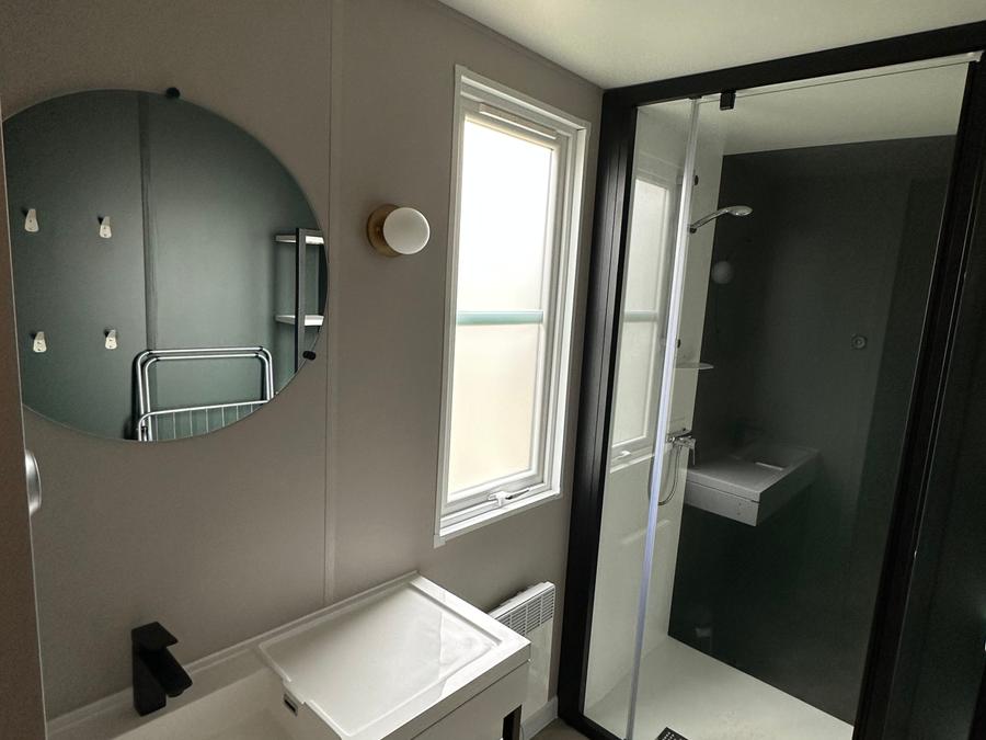 Mobilhome 4 personnes - Cottage Mahaut Prestige - 32m² - 2 chambres, salle d'eau XXL, Raffinement et modernité 6