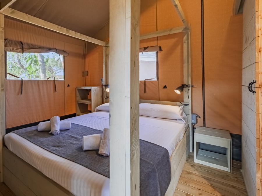 Tente en toile et en bois 2 personnes - Safari Tent 9