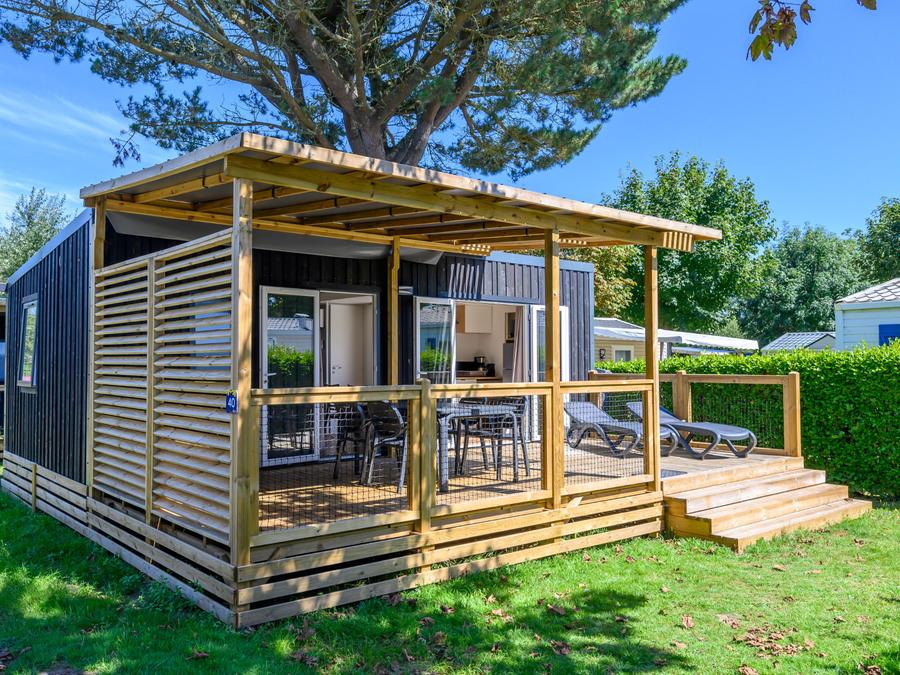 Mobilhome 4 personnes - Homeflower premium 29m² (2 chambres) + CLIM + terrasse semi-couverte + TV + draps + serviettes | 4 personnes 23