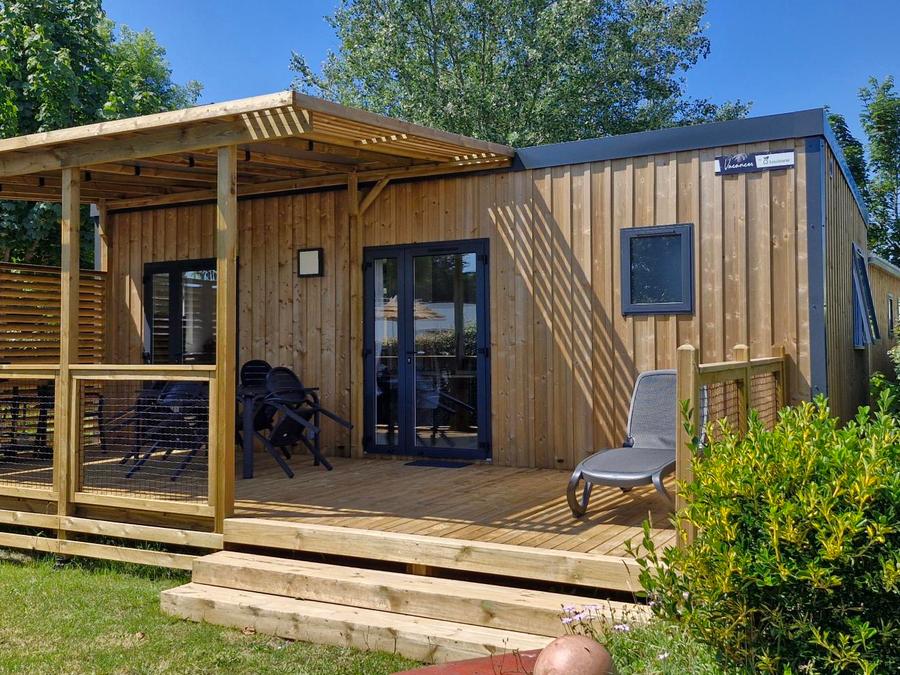 Mobilhome 4 personnes - Homeflower premium 29m² (2 chambres) + CLIM + terrasse semi-couverte + TV + draps + serviettes | 4 personnes 0