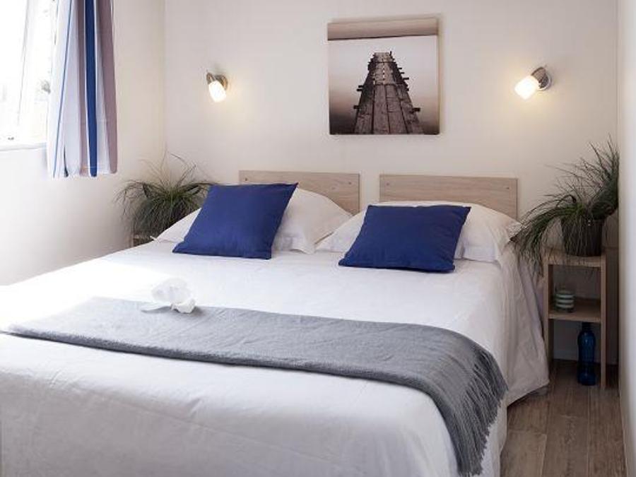 Mobilhome 4 personnes - Standard 25m² (2 chambres) + terrasse 6m² à 10m² + TV | 4 personnes 4