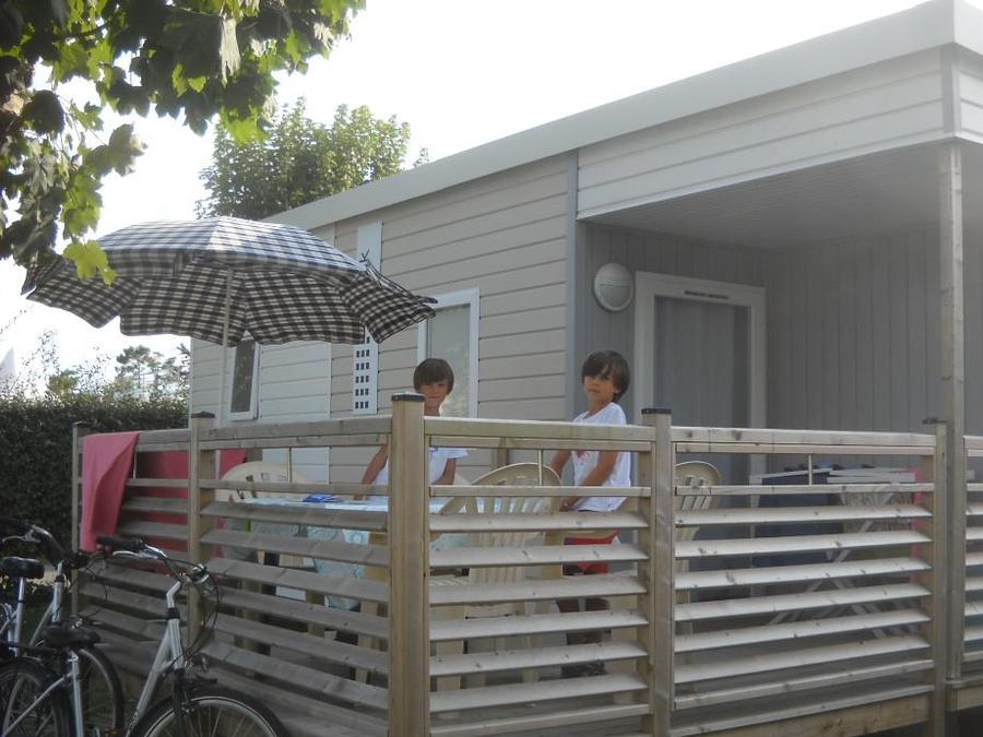 Mobilhome 4 personnes - Confort 25m² (2 chambres) + terrasse semi-couverte 10m² + TV | 4 personnes 0
