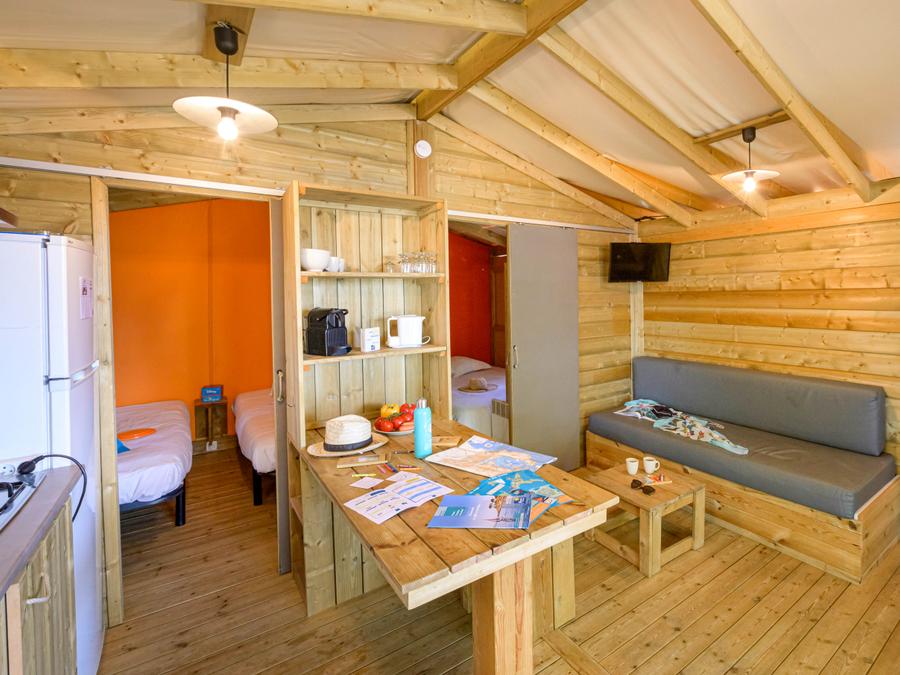 Hébergement 5 personnes - Cosyflower Premium 38m² (2 chambres) + TV + lave-vaisselle + draps + serviettes + terrasse couverte | 4/5 personnes 4
