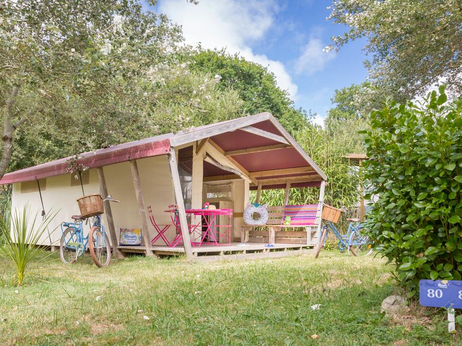 Tente en toile et en bois 4 personnes - Freeflower Standard 28m² (2 chambres) + terrasse couverte 8m²- sans sanitaires et sans salle de bain | 4 personnes 0