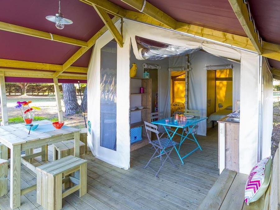 Tente en toile et en bois 4 personnes - Freeflower Standard 28m² (2 chambres) + terrasse couverte 8m²- sans sanitaires et sans salle de bain | 4 personnes 1