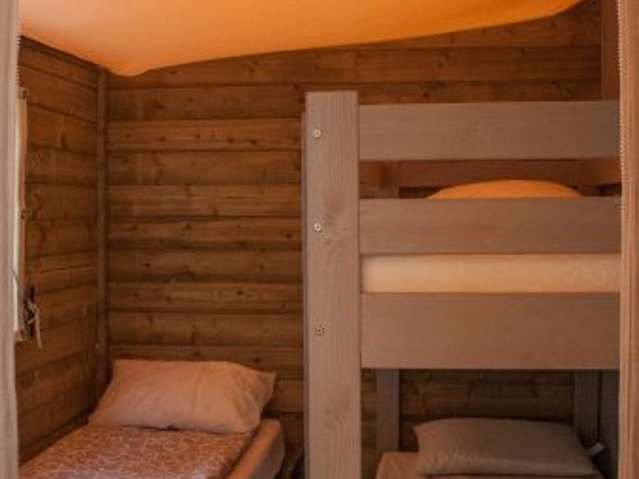Mobilhome 5 personnes - Lodge SAHARI 24m² - 2 chambres - terrasse 10m² (avec sanitaires) 5