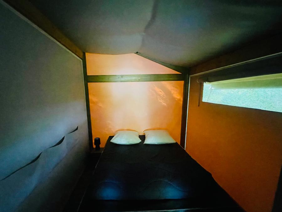 Tente en toile et en bois 5 personnes - Lodge Noisetier Standard 22m² - 2 chambres + Terrasse couverte 8m² 3