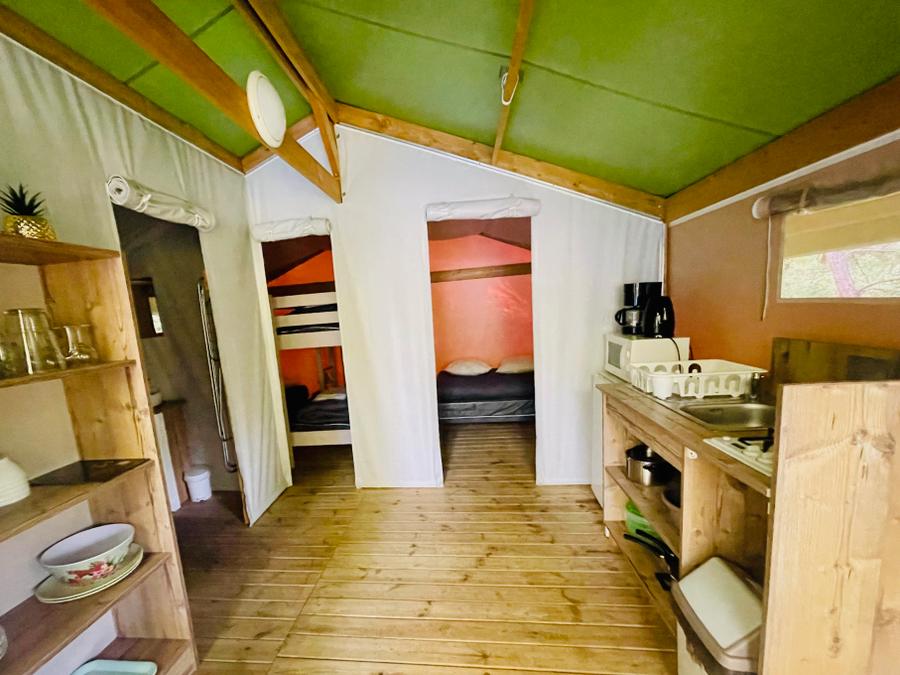 Tente en toile et en bois 5 personnes - Lodge Noisetier Standard 22m² - 2 chambres + Terrasse couverte 8m² 1